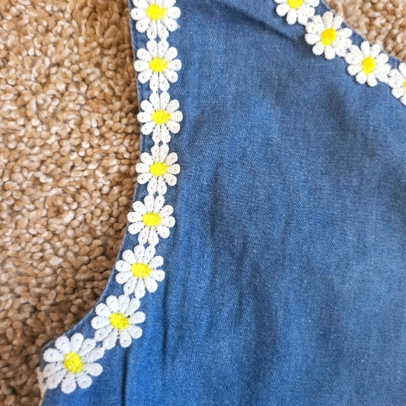 ❤️EUC❤️ BODEN GIRLS CRISS-CROSS BACK TOP - Picture 2 of 8